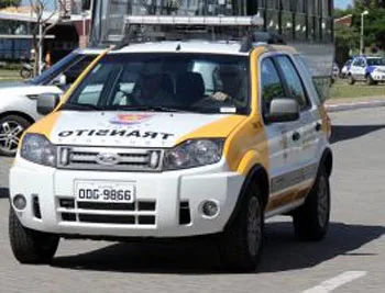 Acidente entre ônibus e carro deixa trânsito complicado em Vitória