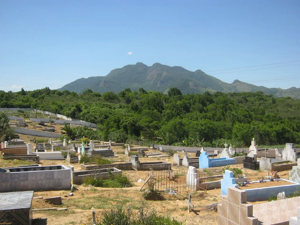 Aconteceu de novo! Mulher descobre túmulo da família violado em cemitério da Serra