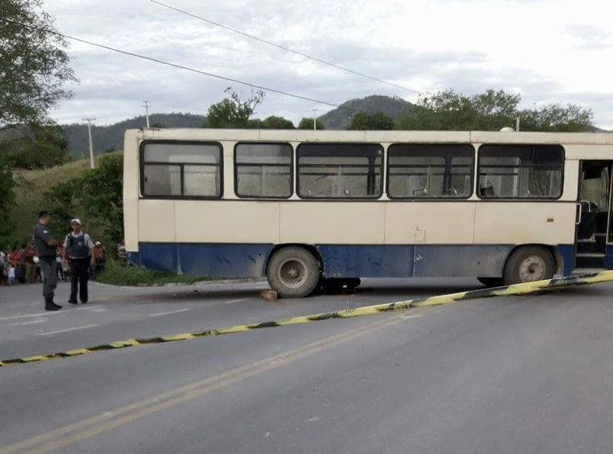 Motociclista morre após grave acidente com ônibus no interior de Cachoeiro