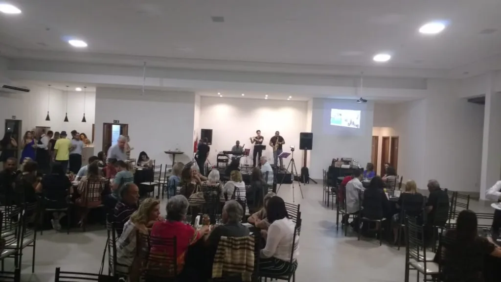 Apae celebra semana especial com noite solidária em Guarapari