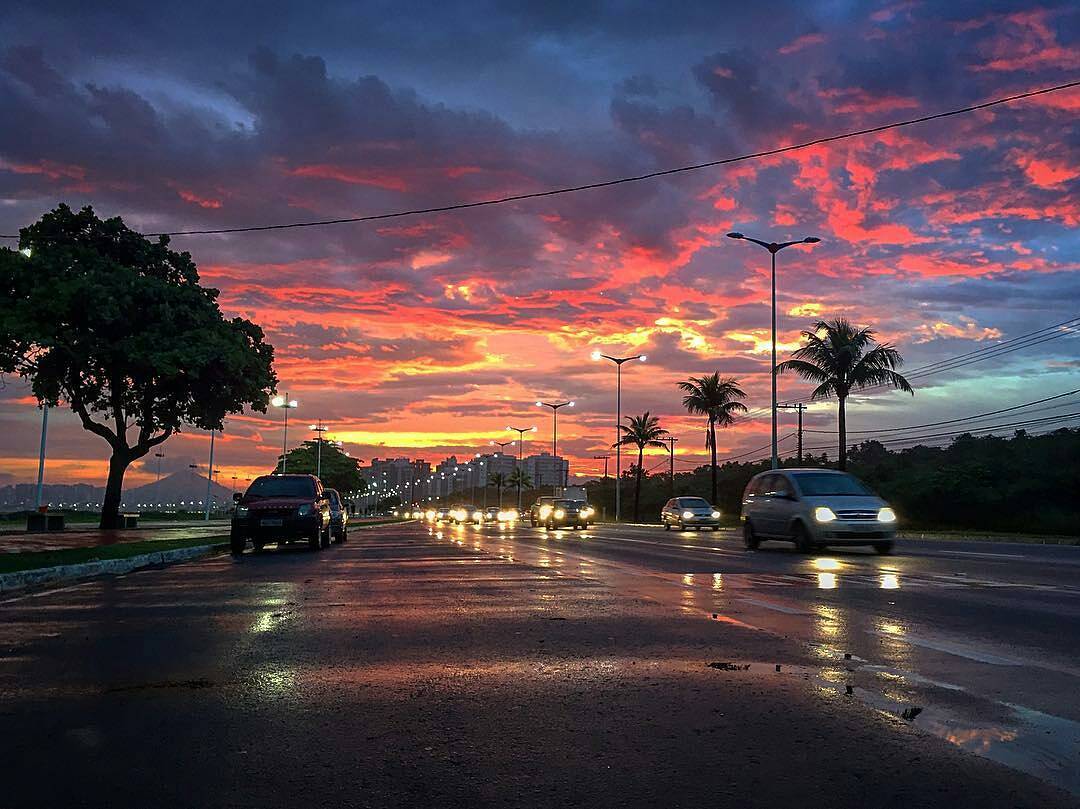 Pôr do sol aparece após tempestade e encanta capixabas. Confira alguns cliques!