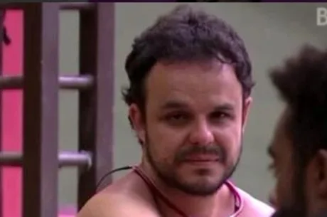 Blogueira publica denúncias contra participante do BBB15