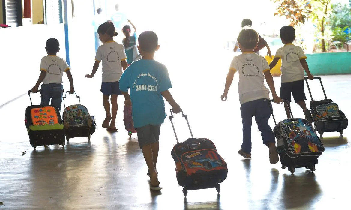 Crianças do Centro de Educação Infantil do Núcleo Bandeirante.