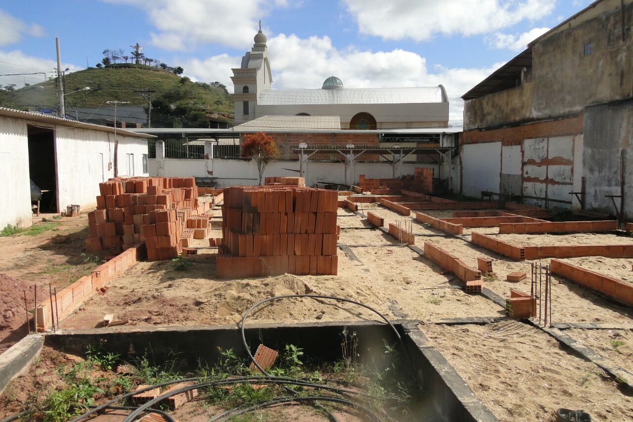 Moradores denunciam obras de DPs paralisadas pelo Governo do Estado