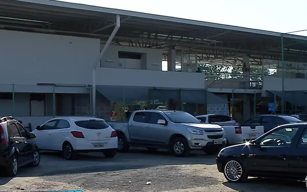 Homem é baleado no estacionamento de clube após pagode na Serra