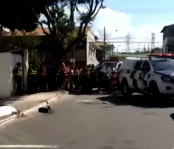 Jovem é assassinado a tiros em rua perto de igreja em Vila Velha