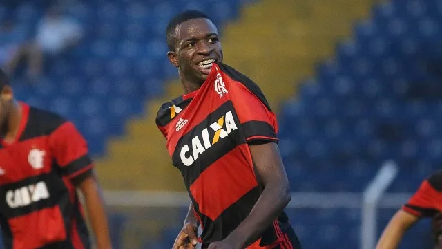 Flamengo dá aumento de salário e eleva multa de Vinícius Júnior para 45 mi euros