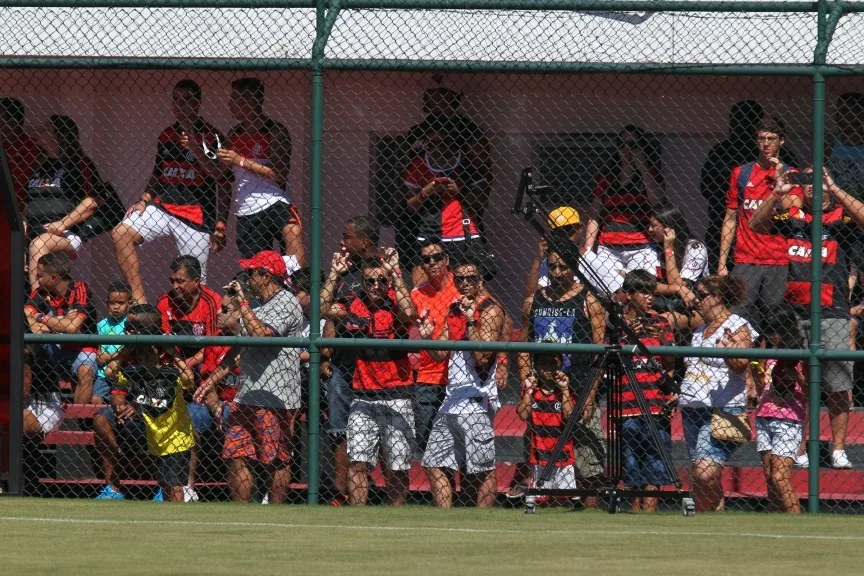 Flamengo recebe apoio da torcida na Gávea na véspera do Fla-Flu