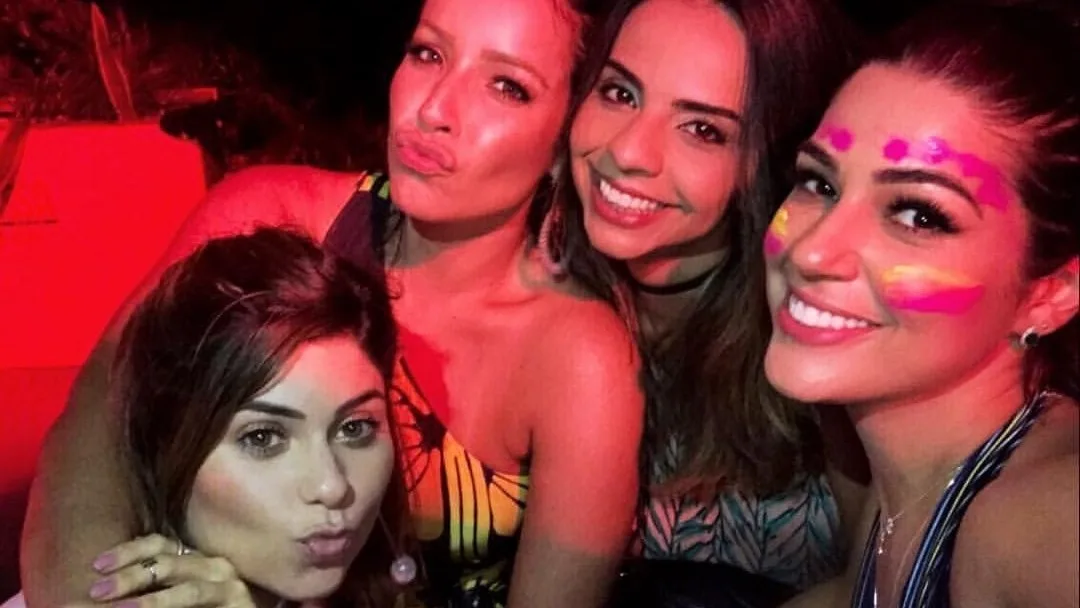 Miga, sua louca! Renata Dominguez e Julianne Trevisol arrasam juntas em festa pré-réveillon