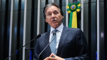 Eunício anuncia no Senado que assume Presidência durante viagem de Temer e Maia