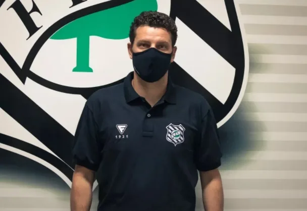 Figueirense demite Elano e contrata Jorginho, ex-Palmeiras, para comandar o time