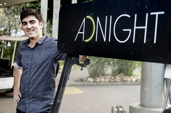 Marcelo Adnet decepciona na estreia do seu talk show Adnight