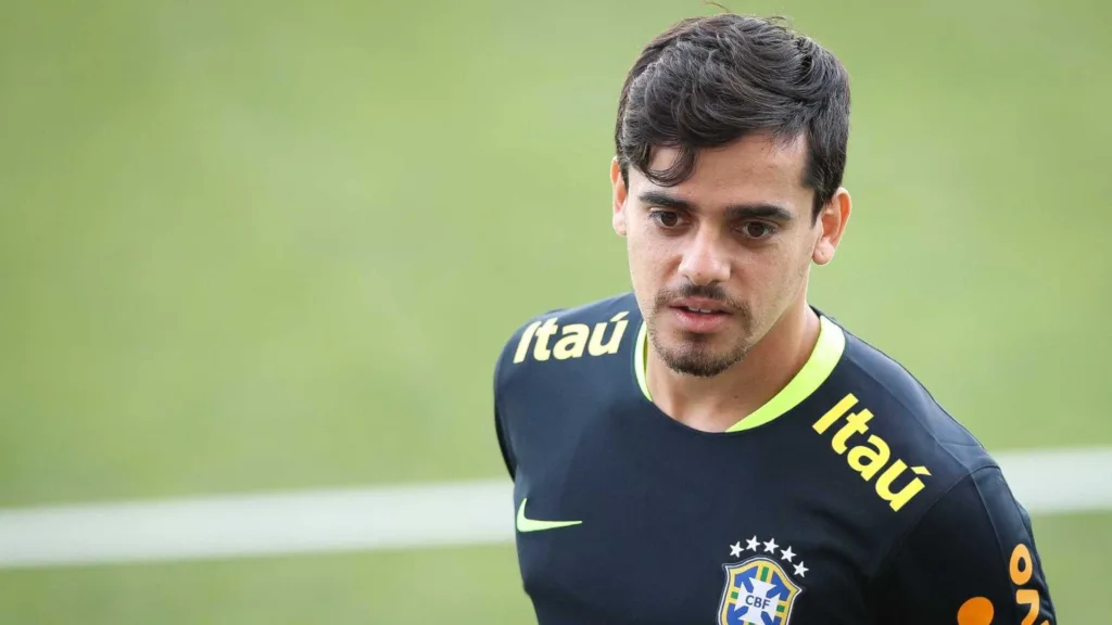 Danilo sofre lesão no quadril e Tite confirma Fagner titular contra a Costa Rica