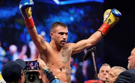 Lomachenko vence Rigondeaux por nocaute técnico e mantém cinturão