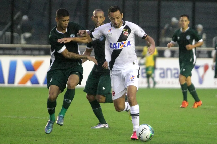 Andrezinho retorna com gol e garante vitória do Vasco sobre o Goiás na Série B