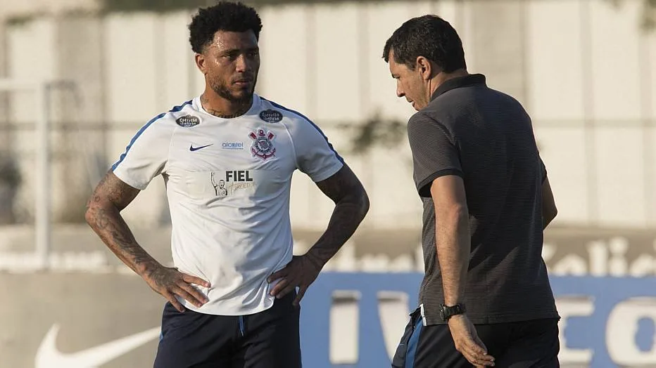 Com Kazim irritado por gols perdidos, Corinthians empata jogo-treino com Atibaia