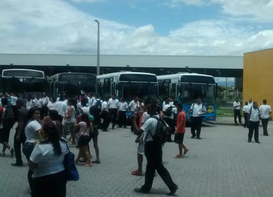 Confusão e tudo parado: Terminal de Itaparica continua fechado em Vila Velha