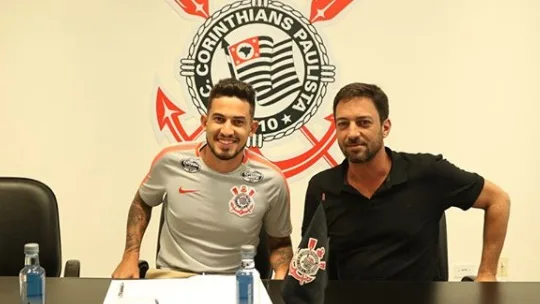 Benfica negocia a contratação de zagueiro Pedro Henrique, do Corinthians