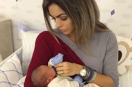 Grávida, musa fitness Kelly Key conhece filho de Antonia Fontenelle