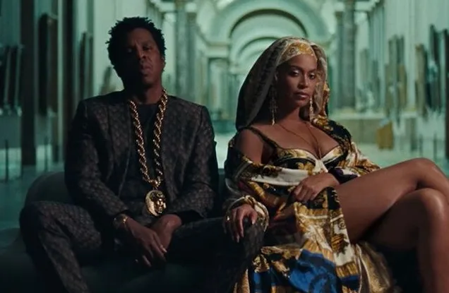 Atrasadinhos Beyoncé e Jay-Z chegam 45 minutos depois no Globo de Ouro