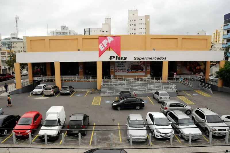 Supermercado Epa de Jardim Camburi é interditado após denúncia de produtos estragados