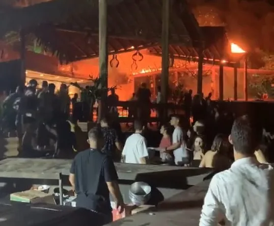 Boate onde ocorreu incêndio não possuía alvará para evento, diz Corpo de Bombeiros