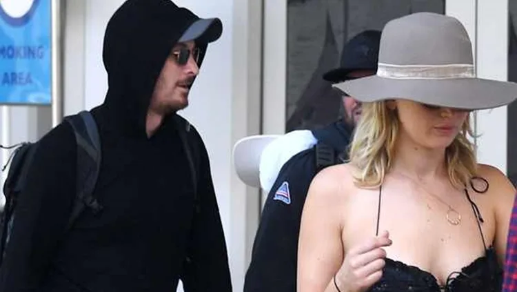 Jennifer Lawrence e Darren Aronofsky são flagrados juntos um mês após término