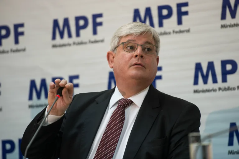 Janot envia carta a membros do MPF defendendo recondução à PGR