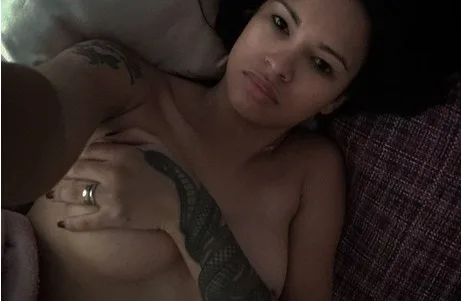 Ariadna causa nas redes sociais com foto sensual