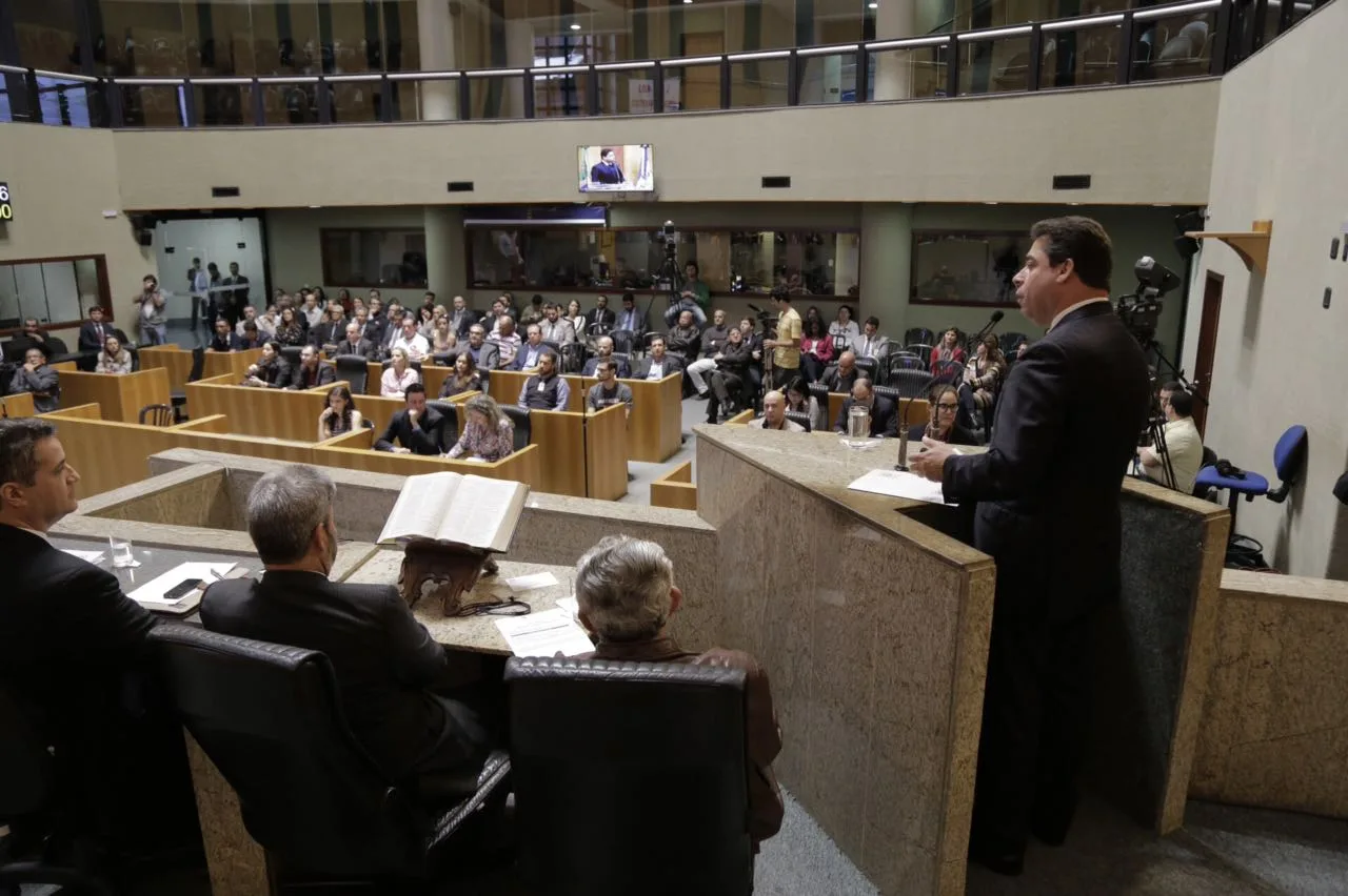 Projeto que vai revisar leis estaduais é lançado na Assembleia