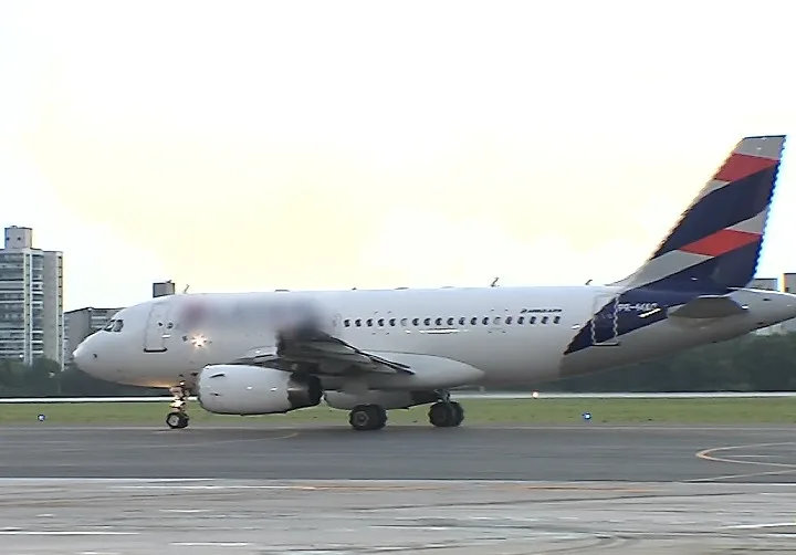 Seis meses após inauguração de Aeroporto de Vitória, aviões ainda pousam em pista antiga