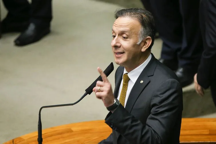 Brasília- Deputado Aguinaldo Ribeiro fala durante a sessão para votação da autorização ou não da abertura do processo de impeachment da presidenta Dilma Rousseff, no plenário da Câmara dos Deputados. (Marcelo Camargo/Agência Brasil)