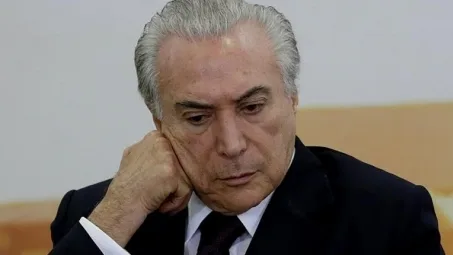 'Eu tenho resistido o quanto posso', diz Temer a parlamentares