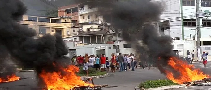 Protesto em Maruípe já dura seis horas e provoca caos no trânsito em Vitória