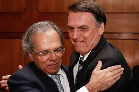 Bolsonaro diz que quem define na ponta da linha o Renda Brasil é Guedes e ele