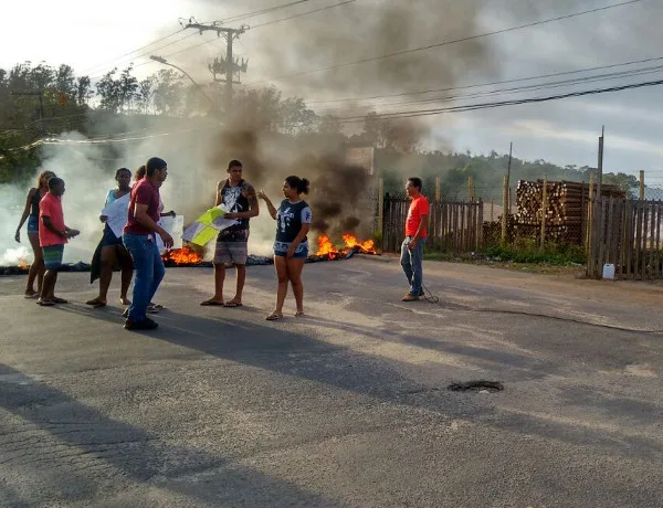 Após quase 3h de interdição da José Sette, manifestantes encerram protesto em Cariacica