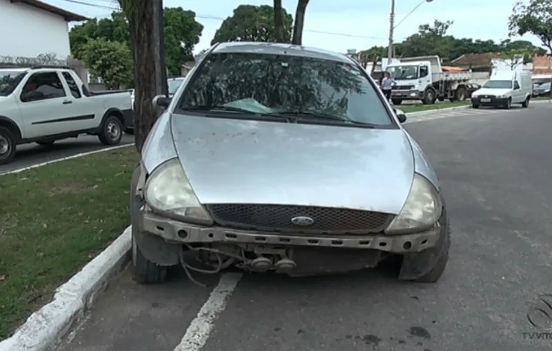 Bandidos roubam carro de família e promovem onda de assaltos em Vila Velha