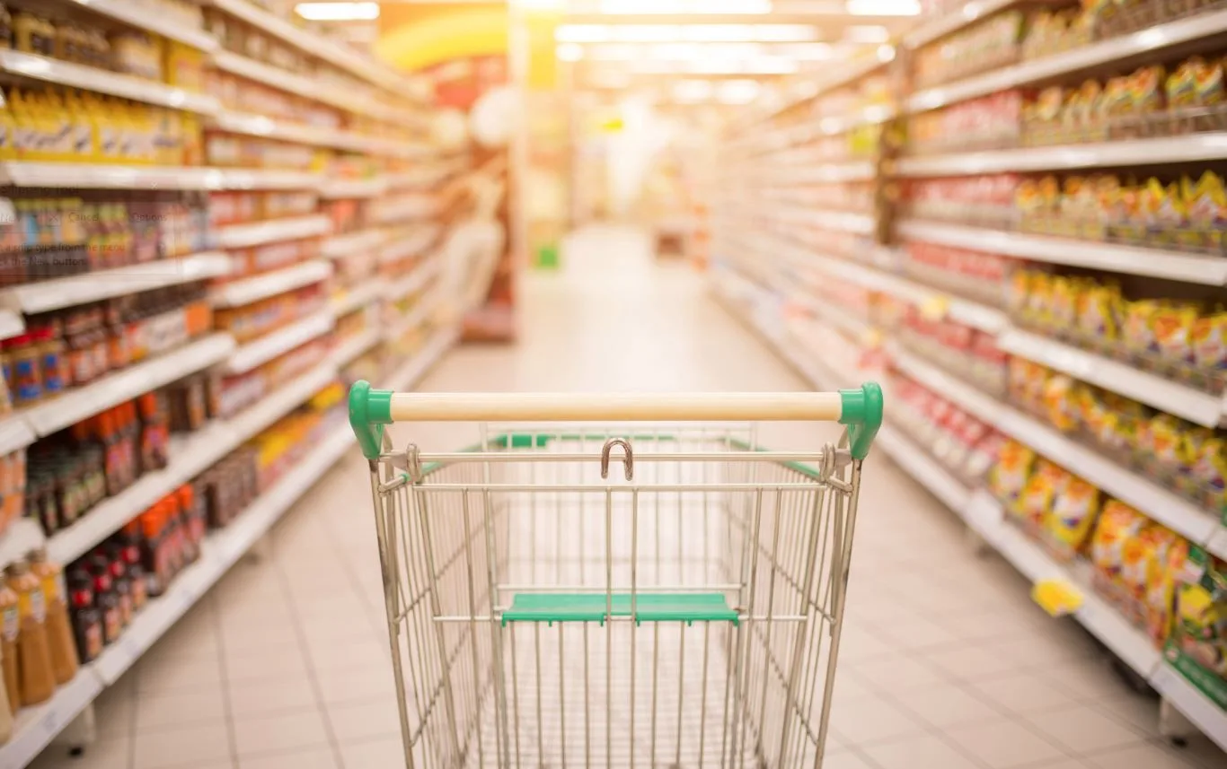 Irmãos ganham indenização na Justiça após serem acusados de furto em supermercado no ES