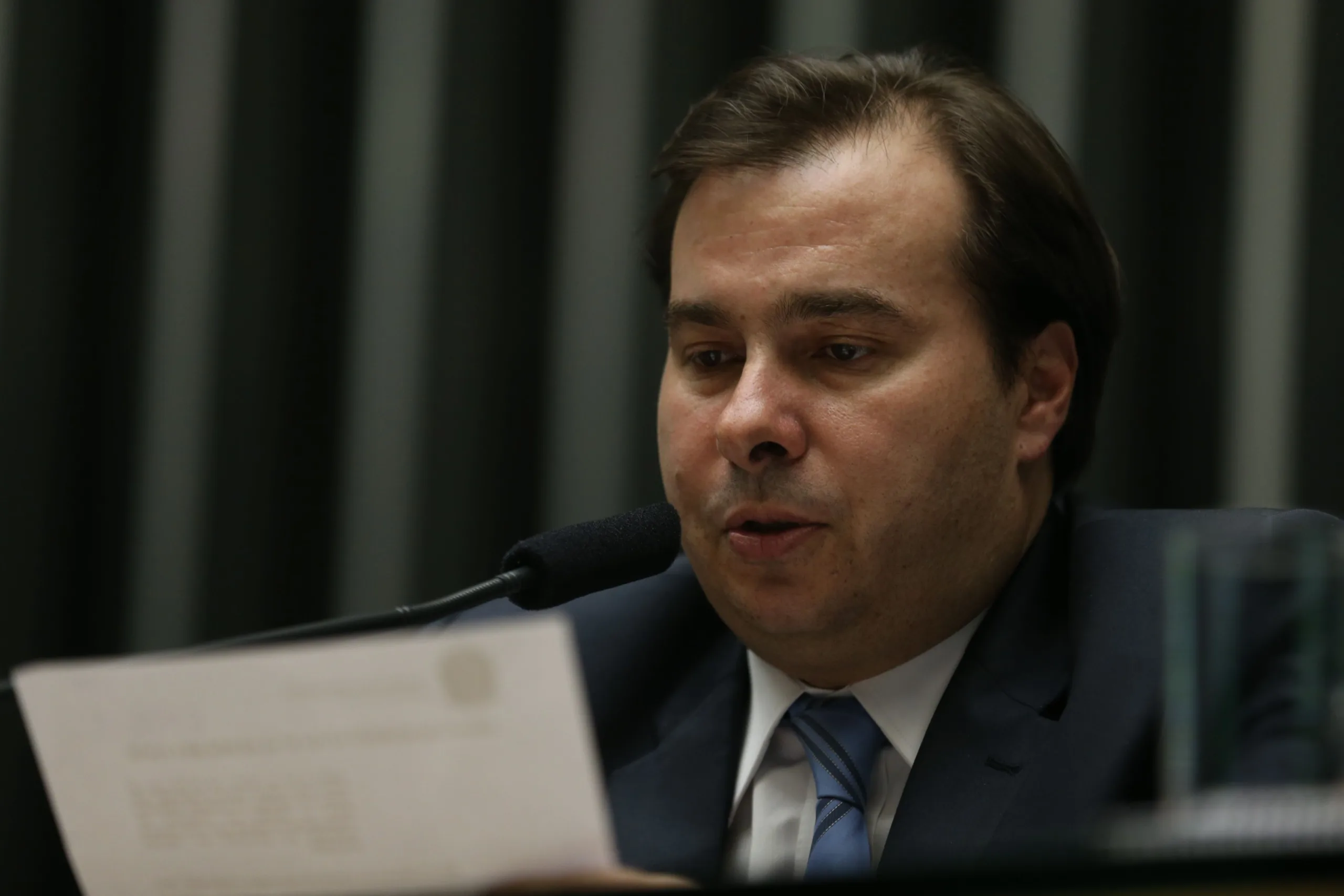 Brasília – O presidente da Câmara, Rodrigo Maia, durante sessão que provou, entre outras matérias, a Medida Provisória 723/16, que prorroga, por três anos o Programa Mais Médicos (Fabio Rodrigues Pozzebom/Agência Brasil)