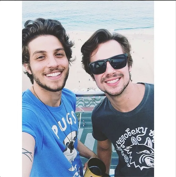 Chay Suede pode ganhar programa na Globo junto com ator da Record