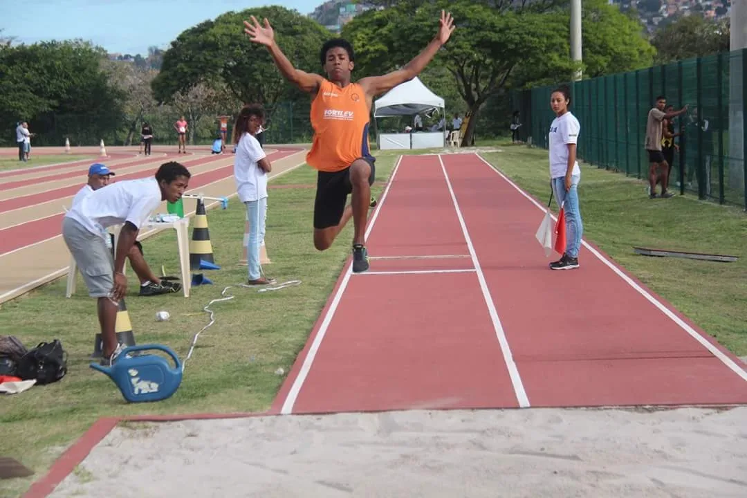 Campanha arrecada doações para incentivar jovens na prática do atletismo em Vitória