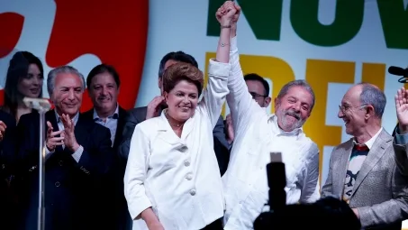 Lula pede que Dilma 'levante a cabeça'