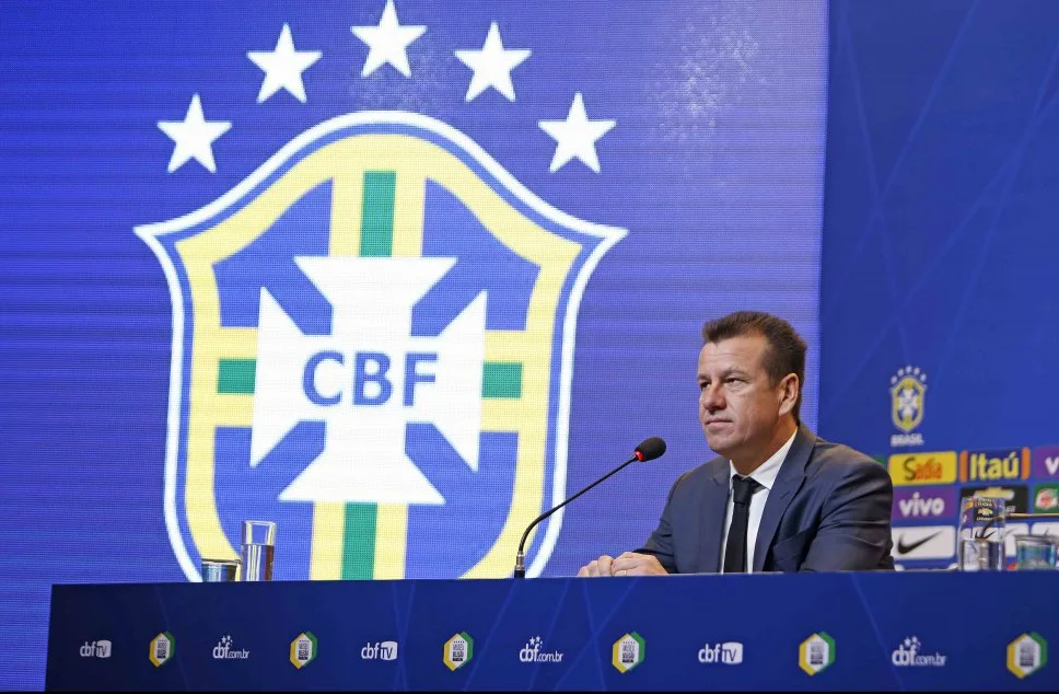 Dunga descarta Jefferson e chama 'chineses' Gil e Renato Augusto na seleção