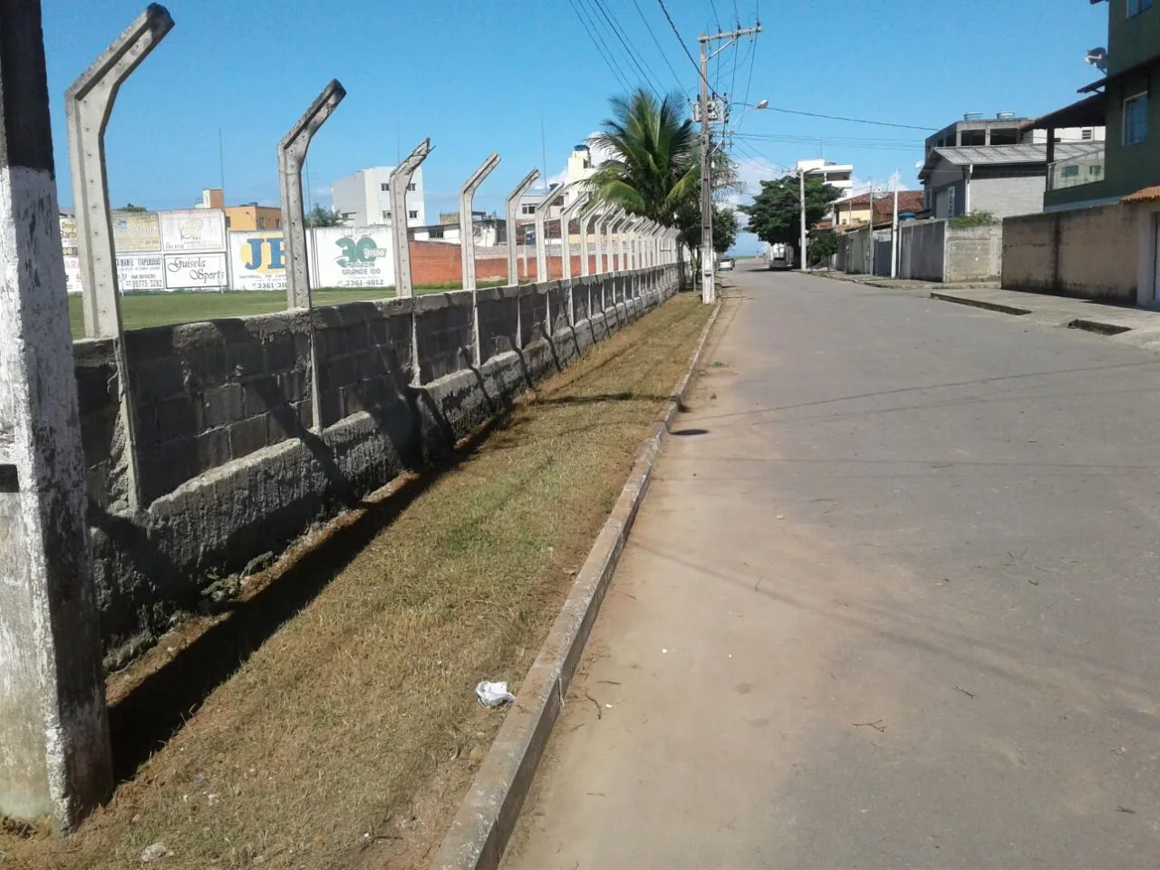 Moradores se unem e fazem limpeza de rua em Kubistchek, Guarapari