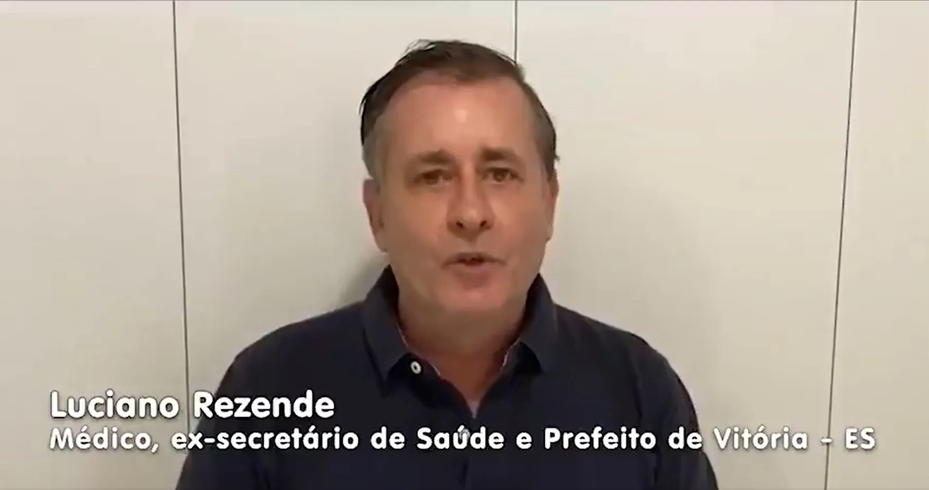 Luciano Rezende rebate Carlos Bolsonaro após crítica no Twitter