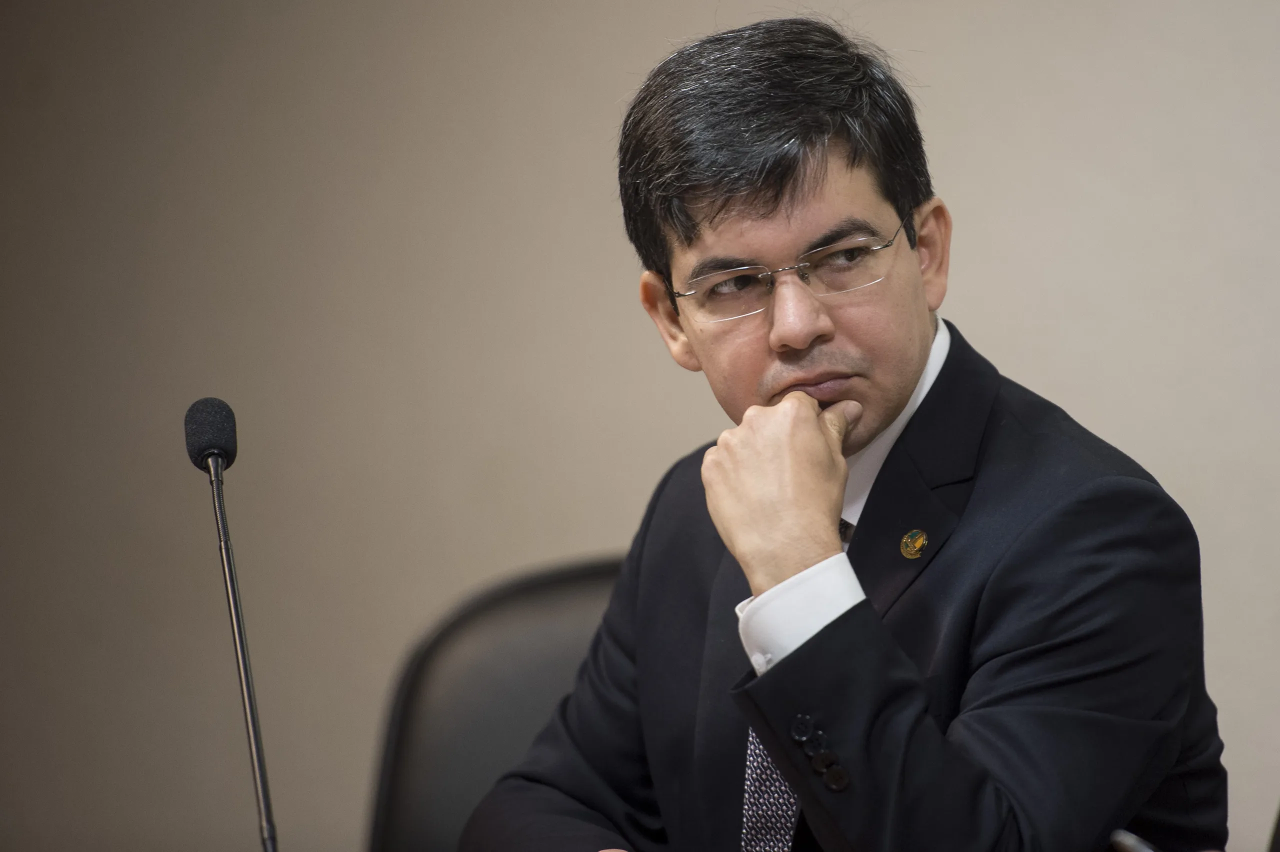 O senador Randolfe Rodrigues, eleito Vice-Presidente da comissão que investigará as contas de brasileiros na filial do Banco HSBC na Suíça (Marcelo Camargo/Agência Brasil)