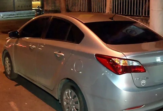 Carro roubado é encontrado dentro de condomínio em Vila Velha