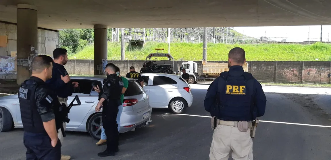 Operação em Cariacica resulta na prisão de seis pessoas, apreensão de drogas e 11 estabelecimentos interditados