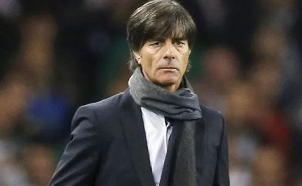 Atacante que se machucou na estreia pela seleção alemã é cortado por Joachim Löw