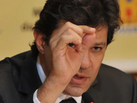 Após confusão com informações sobre o Pix, Haddad descartou volta de imposto.  